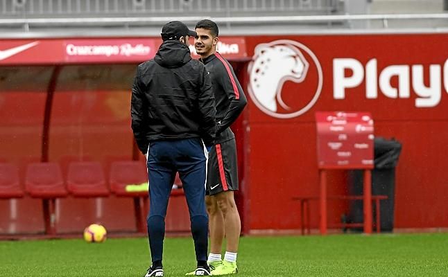 André Silva: "Machín es valiente y cuida los pequeños detalles"
