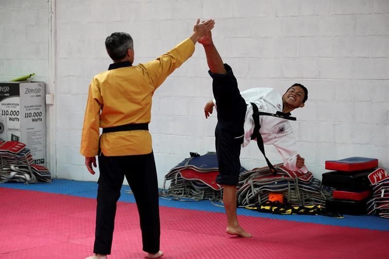 Un campeón mundial con discapacidad abre las puertas de Ecuador al taekwondo