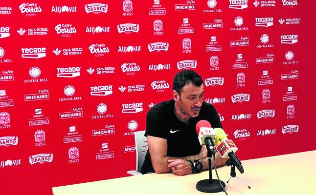 Jesús Galván, técnico del Utrera: "Espero que la afición esté así hasta el final"