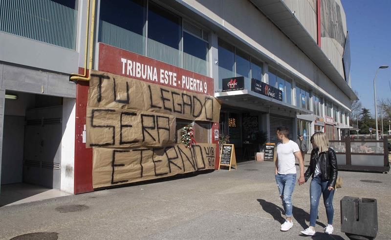 "Ahora, Quini, Ahora" sigue sonando en El Molinón