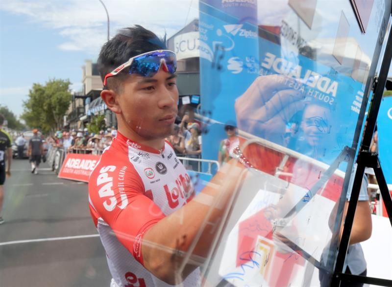El australiano Caleb Ewan se impone en Hatta, Roglic aguanta el liderato