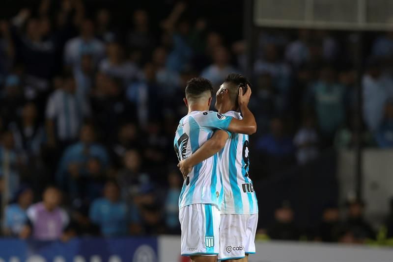 Racing busca asegurar su liderato en el fútbol de Argentina y Defensa espera por un traspié