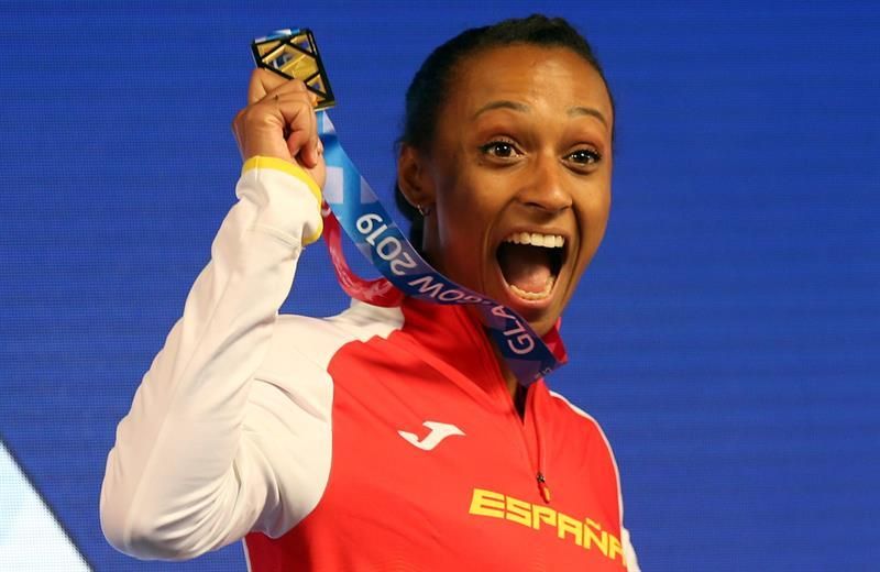 Ana Peleteiro empuña la bandera de la generación irreverente