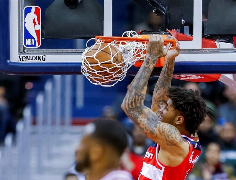 114-105. Oubre Jr. gana duelo a Antetokounmpo y amarga el debut de Gasol con los Bucks