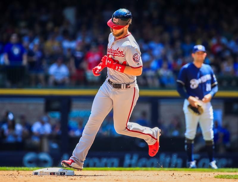 Harper presiona a los Filis para adquirir a Trout