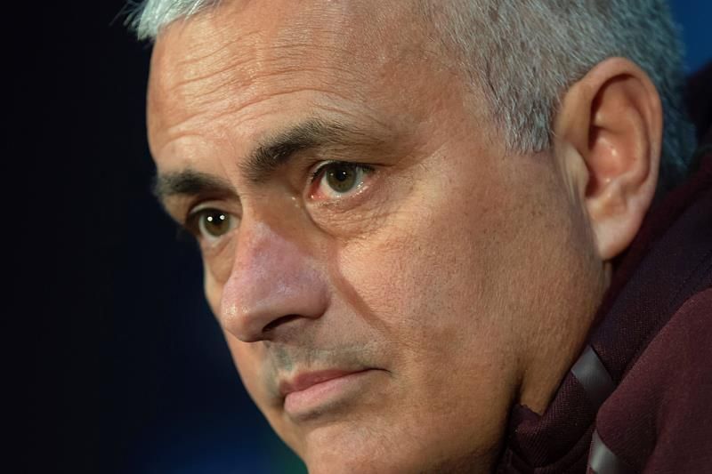 Mourinho, triste por la eliminación, aclara que no se ha contactado con él
