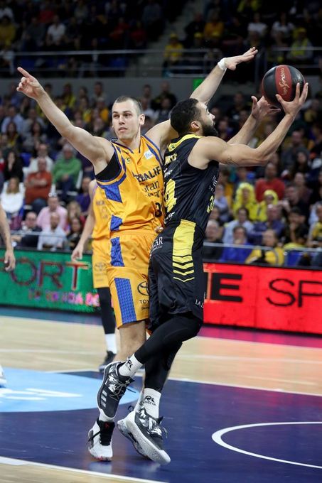 86-90. El Tenerife no puede en el derbi con un Gran Canaria más acertado