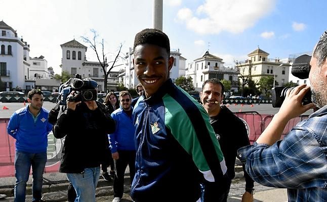 Florentino se piensa el fichaje de Junior Firpo