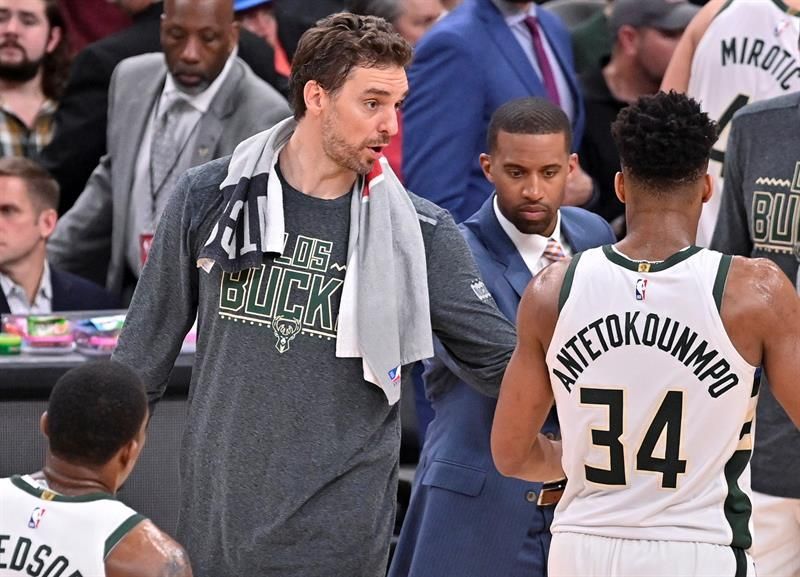 Ibaka, Marc Gasol y Calderón vuelven a disfrutar del triunfo; homenaje a Pau