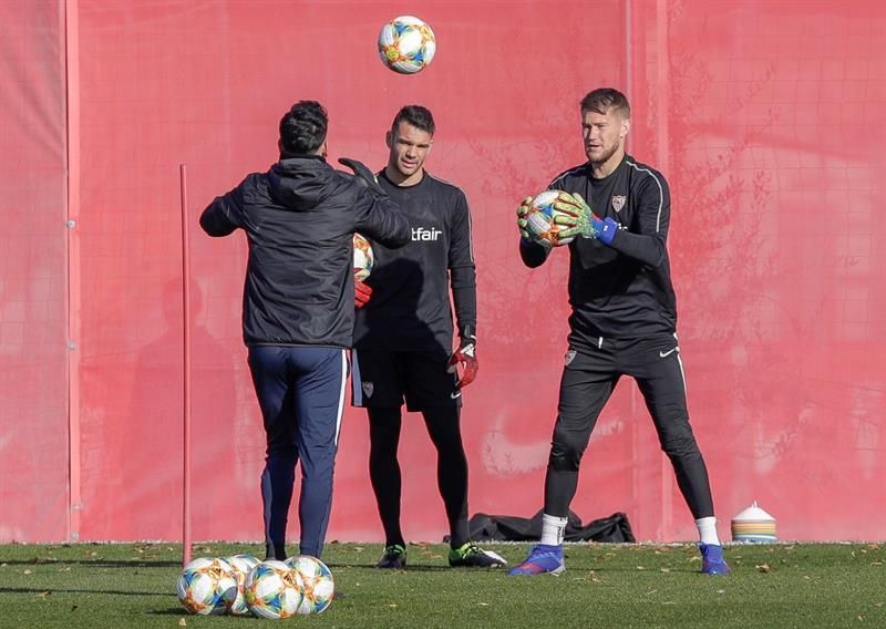 El Sevilla prepara la cita de Praga con la duda del meta Vaclík