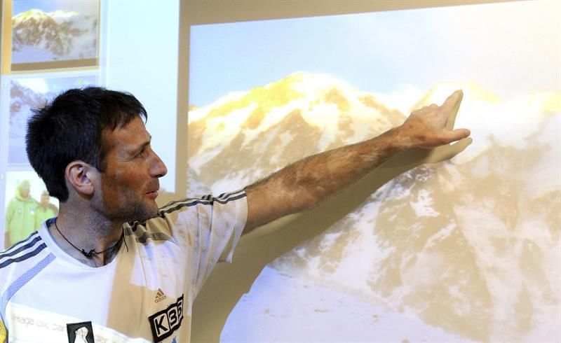 Txikon vuelve al K-2 para apurar sus opciones de ascensión invernal