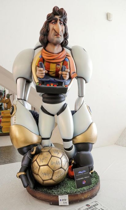 Las Fallas se vuelcan con el centenario del Valencia CF