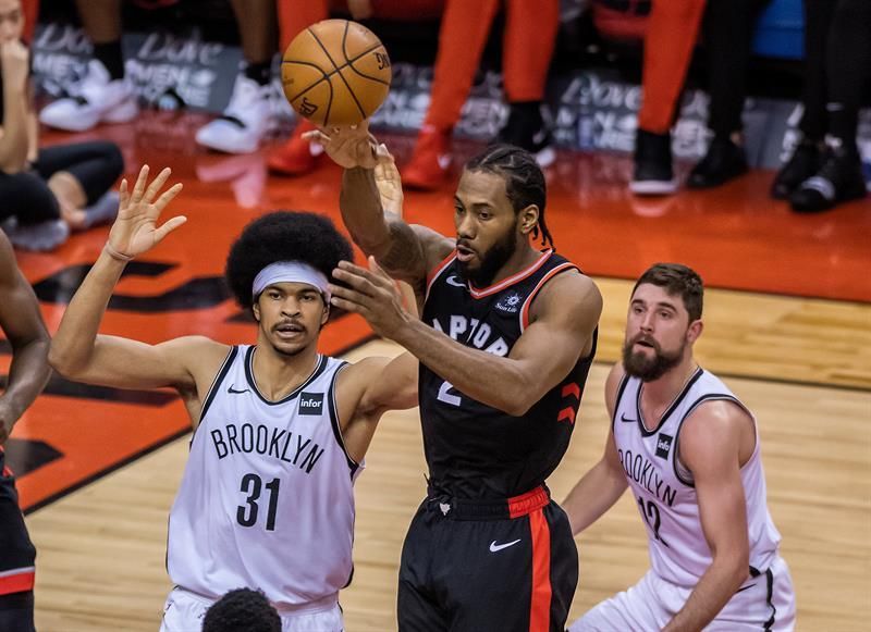 111-98. Leonard y los Raptors fueron mejores que James y los Lakers