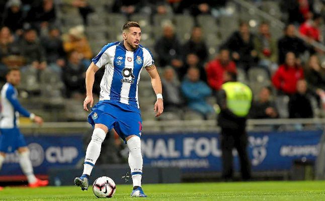 El Betis vuelve tras los pasos de Héctor Herrera