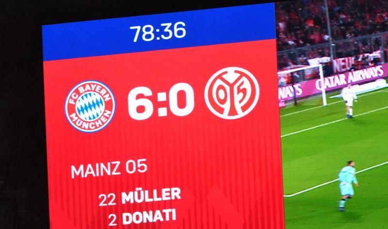 El Bayern golea al Maguncia con triplete de James y sigue líder