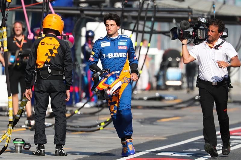 Carlos Sainz abandona el Gran Premio de Australia por rotura de motor