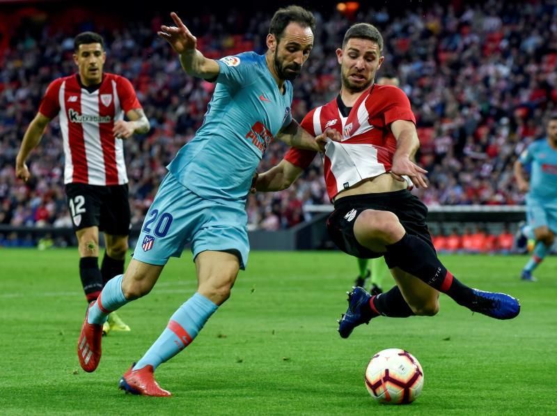 El Atlético entrega la Liga de visitante