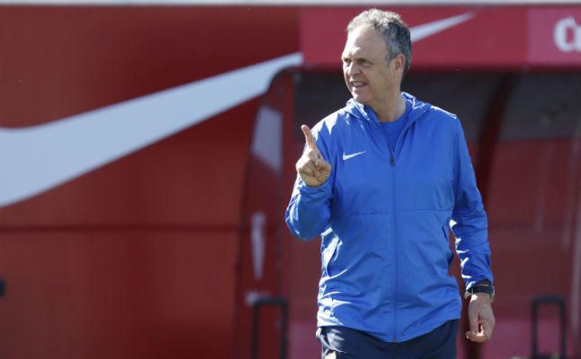 La afición ve con buenos ojos la continuidad de Caparrós en el banquillo