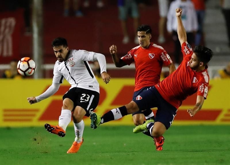 Fágner, del Corinthians, sustituye a Daniel Alves para los amistosos de Brasil