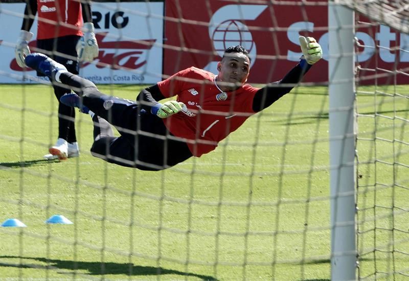 Costa Rica entrena con el equipo completo con miras al amistoso con Guatemala