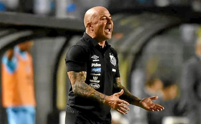 Enfado de Sampaoli por los impagos del Santos