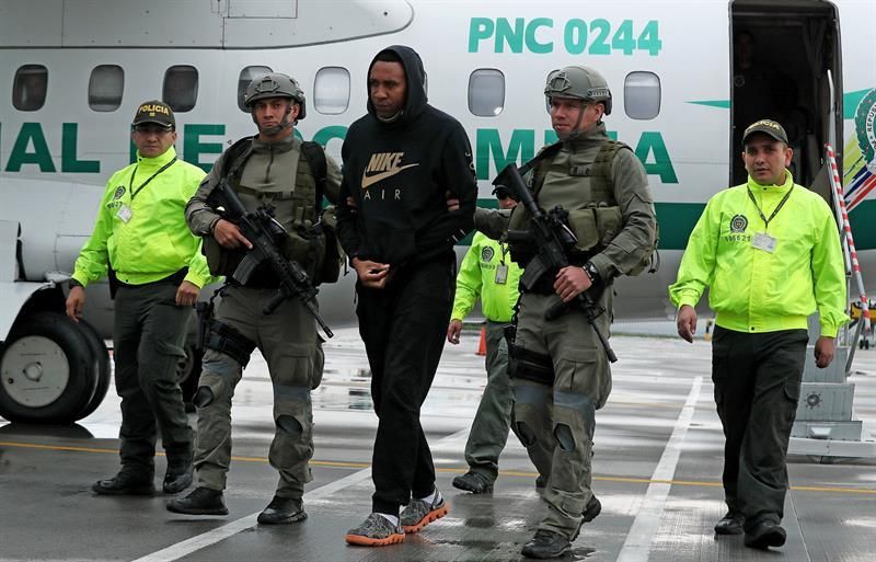 Exfutbolista colombiano preso, acusado de pagar a quienes transportaban droga