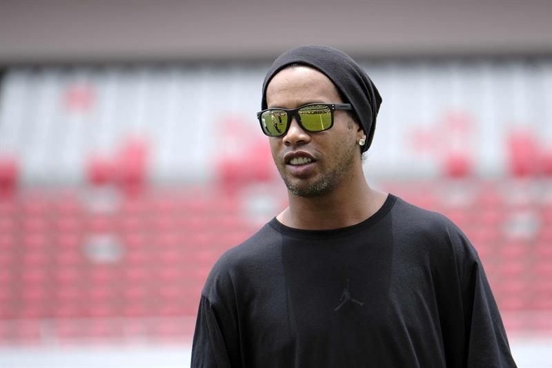 Ronaldinho dictará en Colombia charlas a niños y jugará un partido de exhibición