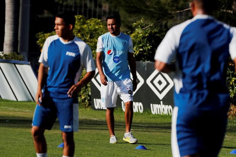 Villatoro debuta como seleccionador ante una Costa Rica de estrellas