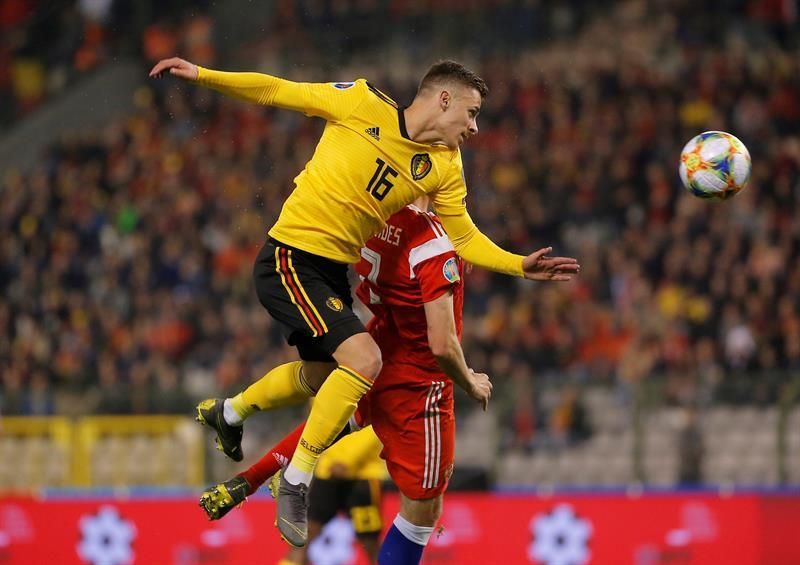 Hazard alivia a Bélgica, Depay ilumina a Holanda y Kramaric endereza a Croacia