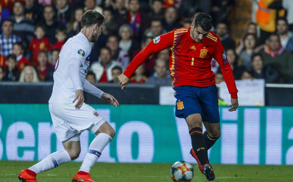 2-1: España sufrió para ganar un partido en el que mereció más
