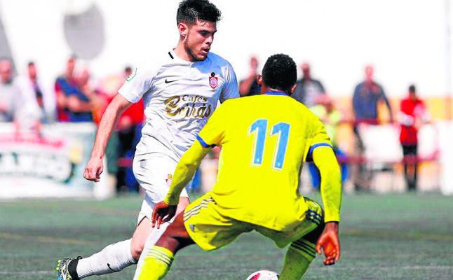 Sergio Ortiz (Utrera), un lateral con alma de delantero