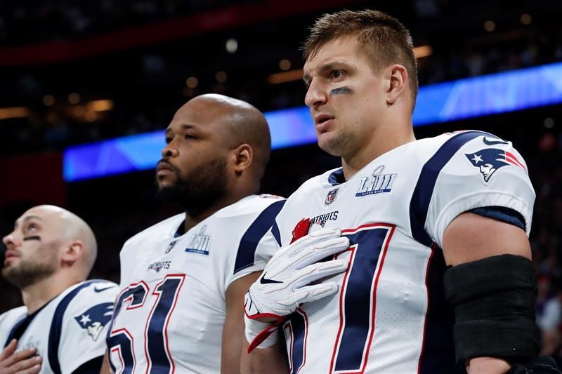 El ala cerrada Rob Gronkowski, de los Patriots, anuncia su retiro de la NFL