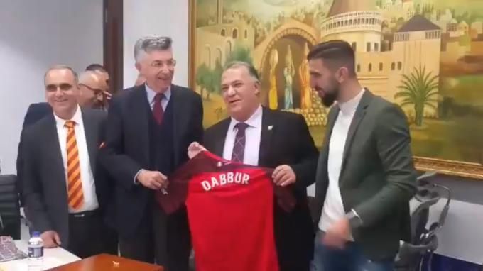 Dabbur presume del Sevilla en Nazaret