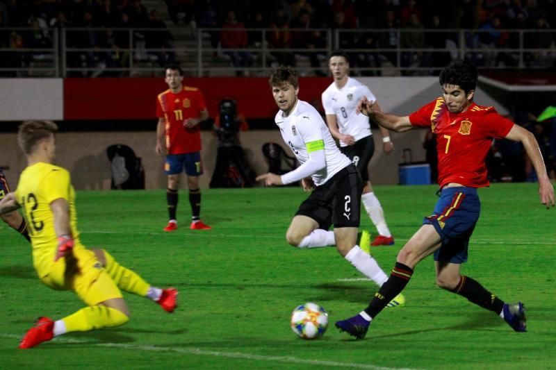 3-0. España gana con buenas sensaciones y dos goles de Soler y otro de Roca
