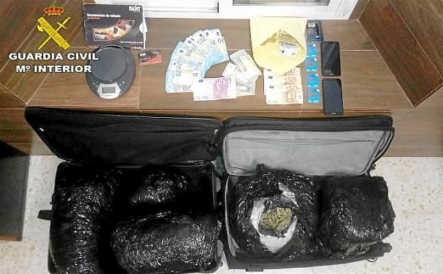 Detenido cerca de Guillena un conductor portugués acusado de llevar 12 kilos de marihuana en su coche