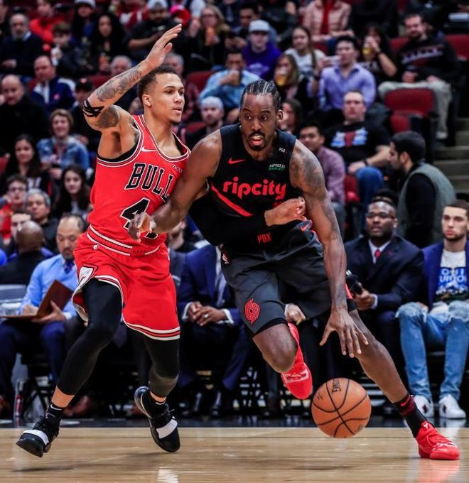 Los hermanos Curry dan triunfos a Warriors y Trail Blazers; Booker, 50 puntos