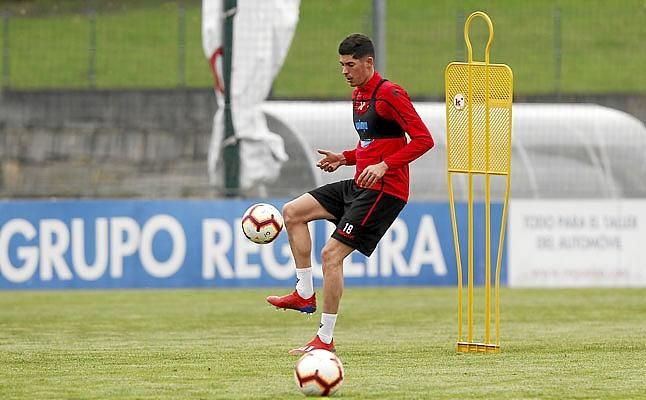 Carlos Fernández, a la espera del alta médica para poder jugar en Oviedo