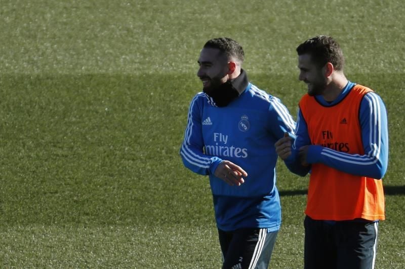 Dani Carvajal se ejercitó con balón en el entrenamiento del Real Madrid