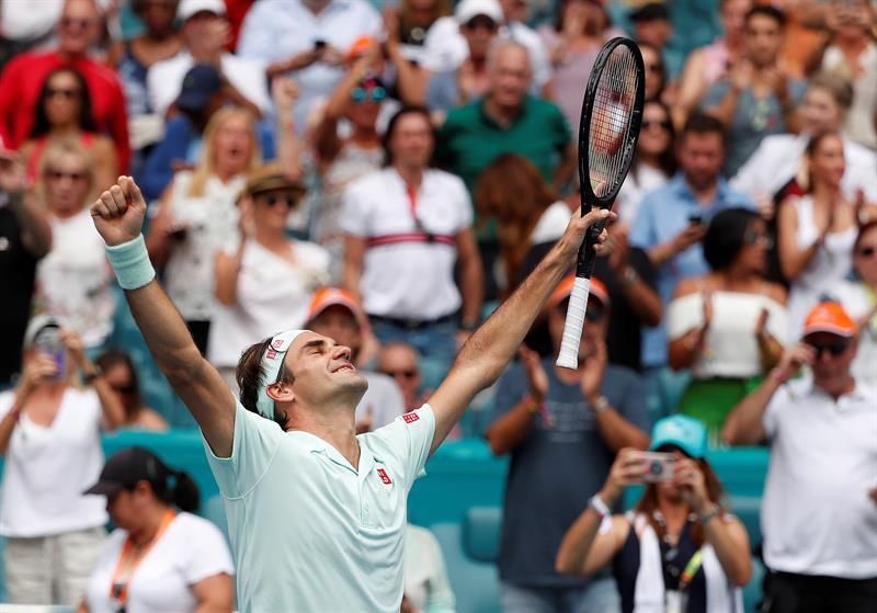 Federer y Barty hacen historia con los primeros títulos en el Hard Rock Stadium