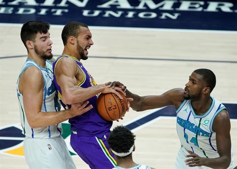 111-102. Mitchell y Rubio pueden con los 47 puntos de Walker