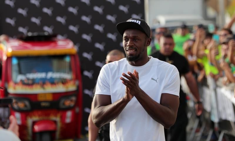 Usain Bolt gana una carrera en Lima a un mototaxi sin despeinarse