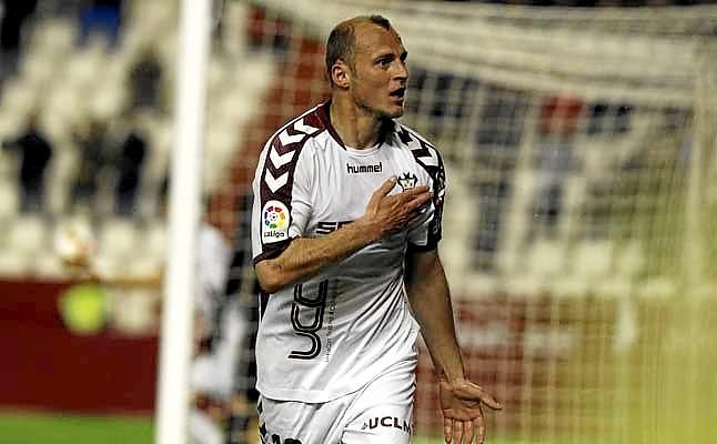 El Albacete apoya a Zozulya, tachado de "neonazi" por Pablo Iglesias