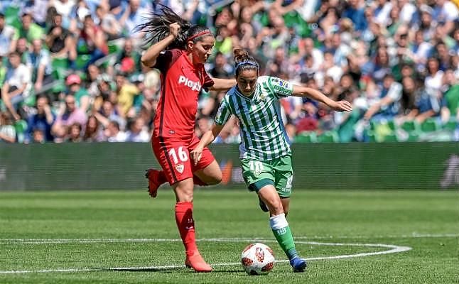 Araya: "El fútbol femenino crece, es magnífico jugar en un estadio de Primera"