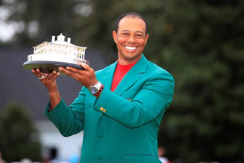 Tiger Woods se viste con su quinta 'chaqueta verde' en el Masters de Augusta