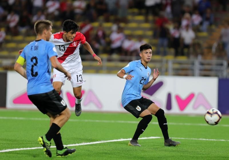 Perú vence por 3-2 a Uruguay y queda a un paso de clasificarse al Mundial