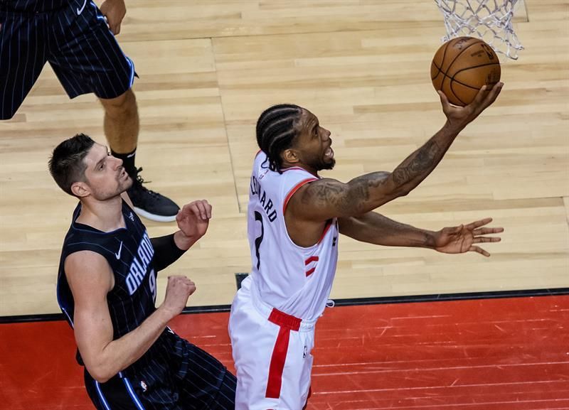 85-107: Leonard y Raptors ya piensan en las semifinales; Ibaka el más eficaz