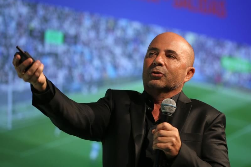 Sampaoli dice que fútbol de calidad es suramericano pero Europa se lo lleva