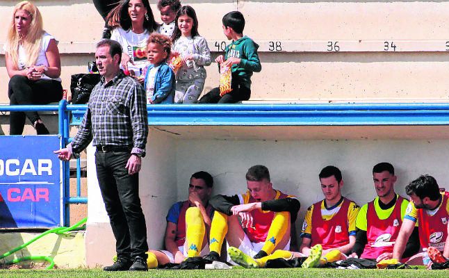 La tensión se vive en los banquillos de Tercera