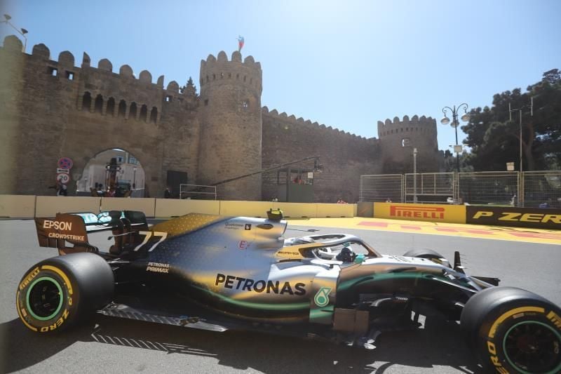 Bottas logra la 'pole' tras superar por 59 milésimas a Hamilton en Baku