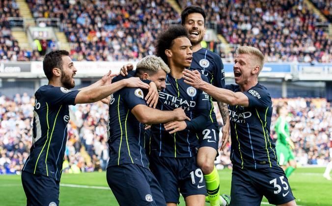 Agüero mantiene al Manchester City en el liderato